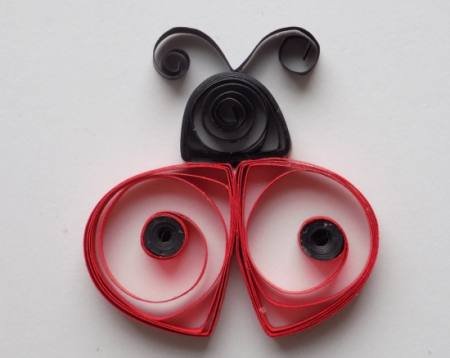 Як зробити божу корівку з паперових смужок: просто, доступно, з детальними фото