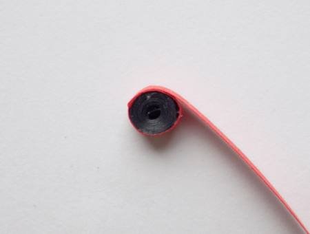 Як зробити божу корівку з паперових смужок: просто, доступно, з детальними фото