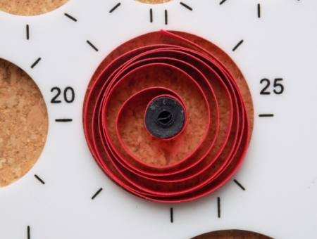 Як зробити божу корівку з паперових смужок: просто, доступно, з детальними фото