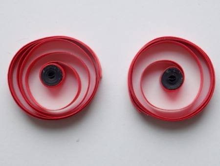 Як зробити божу корівку з паперових смужок: просто, доступно, з детальними фото