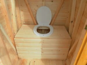Як і де побудувати туалет на дачі