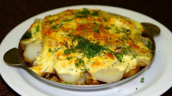 Яловичина по-французьки в духовці – 5 рецептів приготування