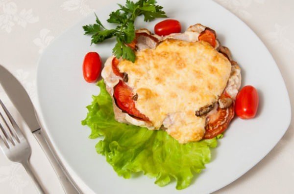 Яловичина по-французьки в духовці – 5 рецептів приготування