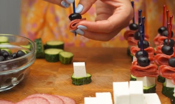 Закуски на день рождения: 11 простых и вкусных рецептов