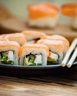 Доставка їжі Івано-Франківськ: суші та піца Smaki Maki