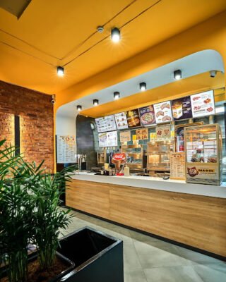 Заклад швидкого харчування Chicken HUT в Івано-Франківську