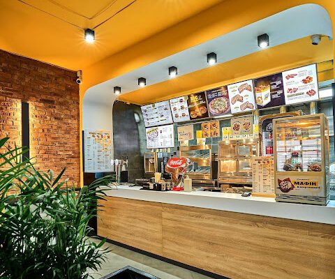 Заклад швидкого харчування Chicken HUT в Івано-Франківську