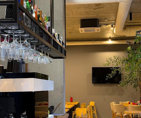 Доставка суші в Києві: Sushi Cats Cafe – котокафе мрії