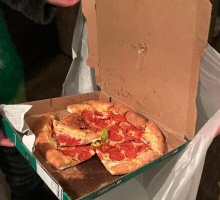 Фуррі Ресторан в Одесі: Big Juicy Knots & Yiff Pizzeria