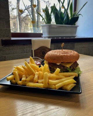 Заклад швидкого харчування в Дніпрі: My Coffee Burger