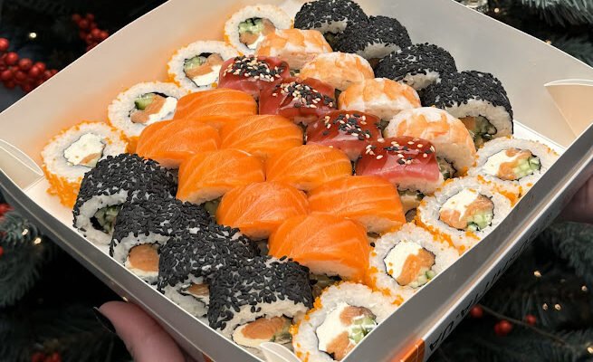Доставка їжі Київ: SUSHITTA суші (Дашкевича, Воскресенка)