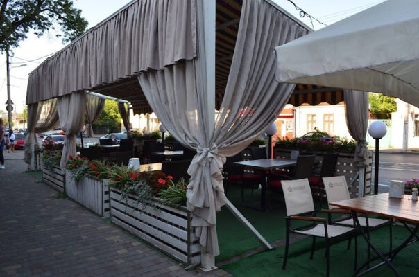 Піцерія в Одесі з унікальним фонтаном піци