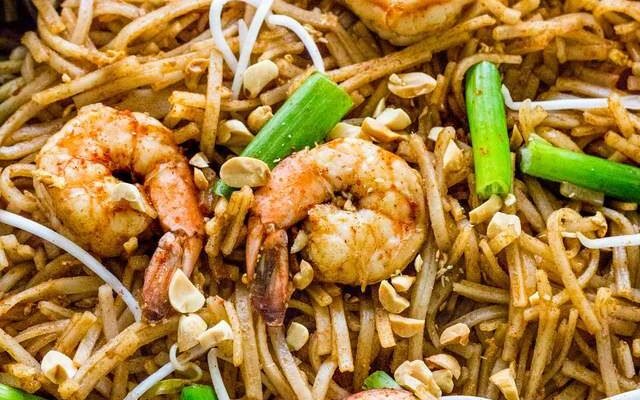 Смачний пад тай з куркою: простий рецепт та поради приготування Смачний пад тай з куркою: простий рецепт та поради приготування