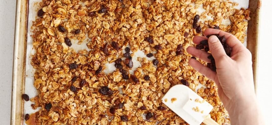 Готуємо гранолу в духовці: простий домашній рецепт здорового сніданку