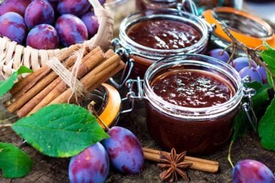 Смачний рецепт густого сливового варення: прості кроки приготування