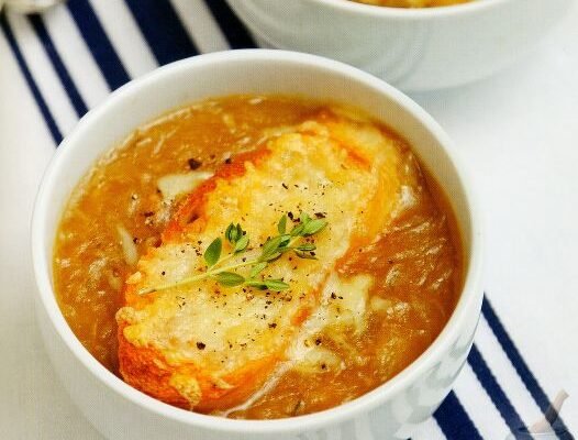 Секрети приготування класичного лукового супу: простий рецепт Секрети приготування класичного лукового супу: простий рецепт