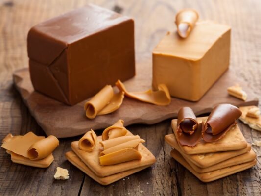 Рецепт норвезького сиру Брюност: готуємо вдома самостійно