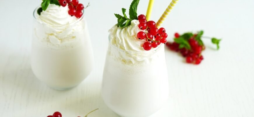 Рецепт молочного коктейлю з морозивом в блендері: швидко і смачно Рецепт молочного коктейлю з морозивом в блендері: швидко і смачно