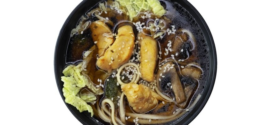 Смачний суп удон: покроковий рецепт для домашнього приготування Смачний суп удон: покроковий рецепт для домашнього приготування