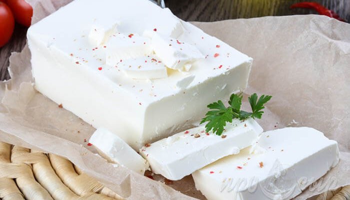 Смачний рецепт приготування сиру фета: покрокова інструкція