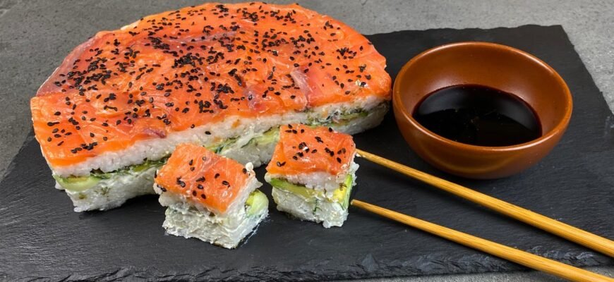 Простий рецепт суші торта з червоною рибою для домашнього приготування