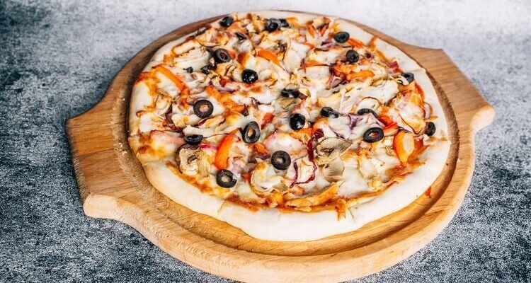 Рецепт соковитої піци з куркою: покрокове приготування вдома