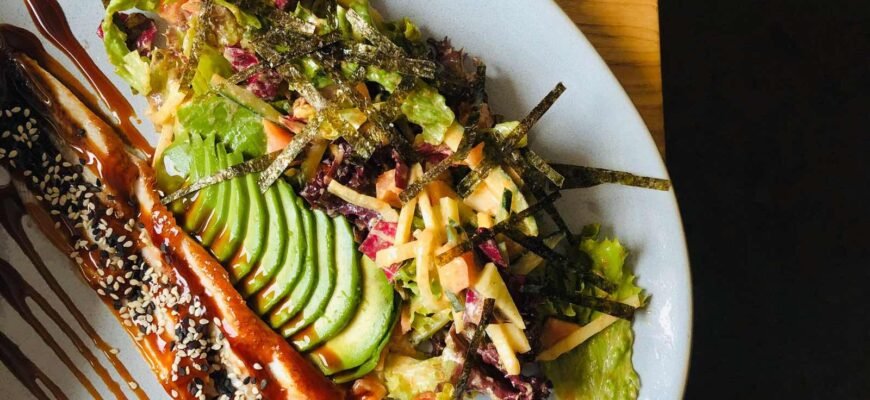 Рецепт салату з вугрем: покрокова інструкція приготування вдома