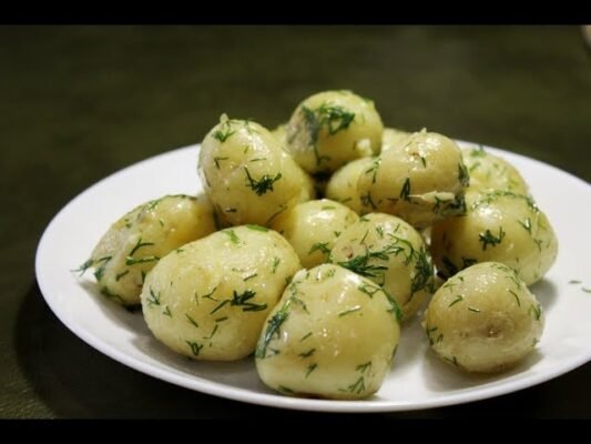 Як правильно готувати молоду картоплю: прості та смачні рецепти