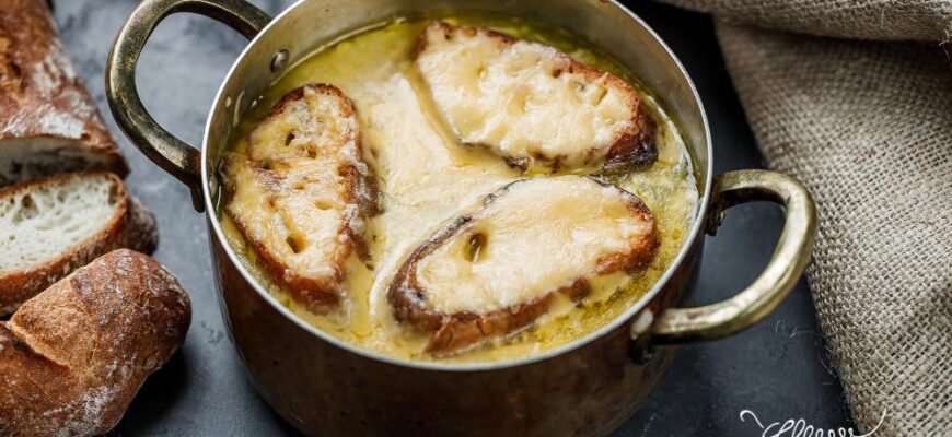 “Традиційний рецепт цибулевого супу: як приготувати ідеальну страву”