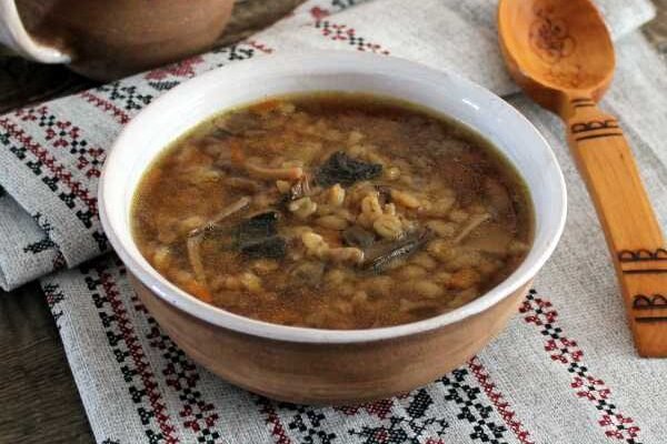 Рецепт ароматного супу з сушених грибів: готуємо вдома легко