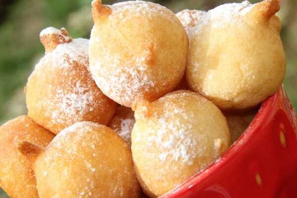 Смачний рецепт пончиків на кефірі: легкі та пишні солодощі вдома