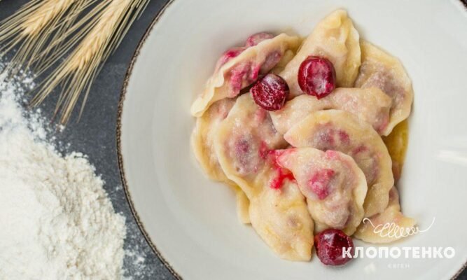 Смачний рецепт вареників з вишнею: ідеальне тісто та соковита начинка