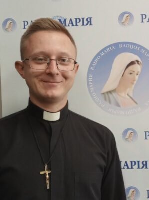 Диякон і священик: ключові відмінності у служінні церкві
