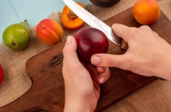 Чого не можна їсти з ножа: розвінчуємо міфи та забобони
